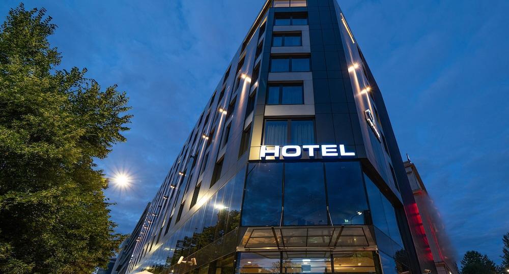 Q Hotel Plus Wroclaw Exterior photo