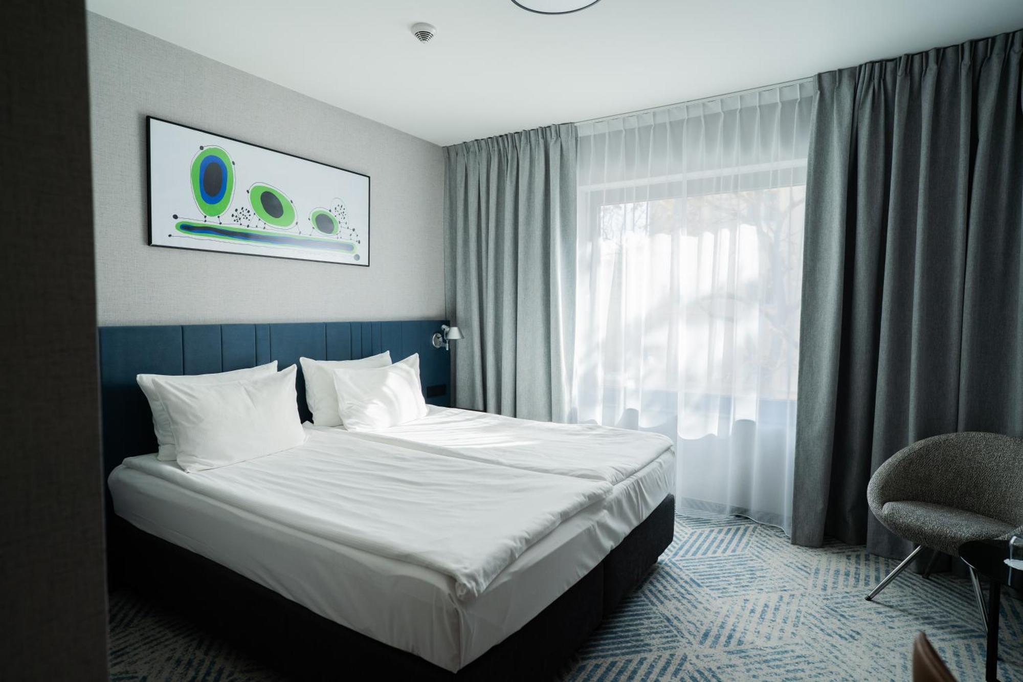 Q Hotel Plus Wroclaw Exterior photo